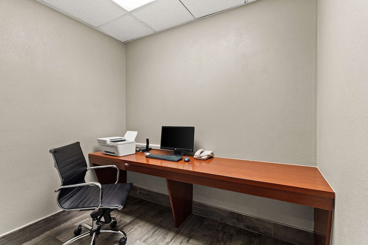 Business Center 31 of 31