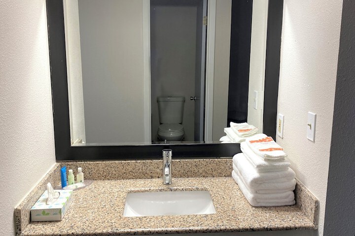 Room 7 of 28