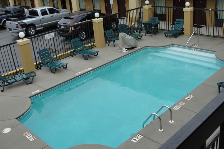 Pool 10 of 31