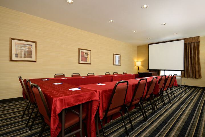 Holiday Inn Express & Suites Elk Grove West I-5 by IHG
