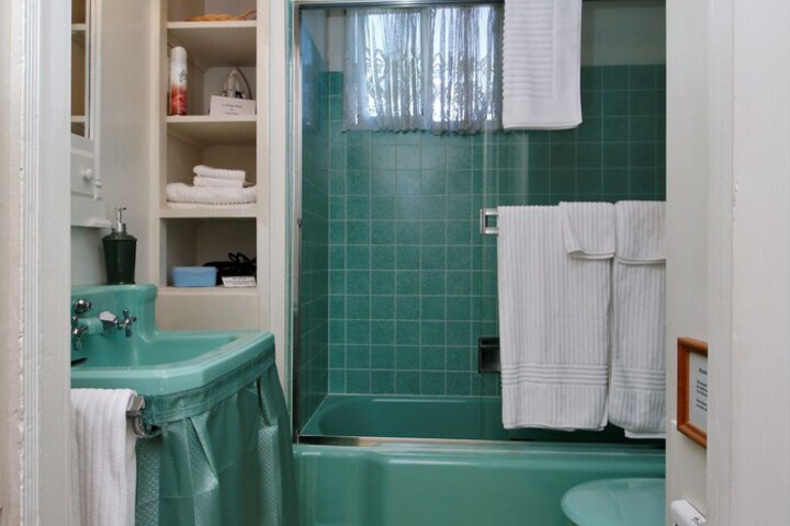 Room 12 of 42