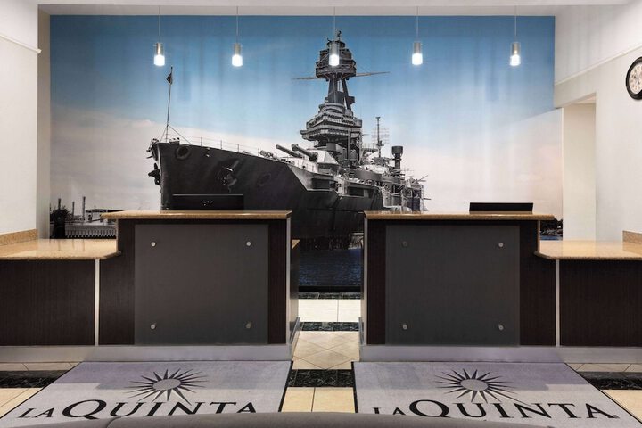 La Quinta Inn & Suites by Wyndham Deer Park