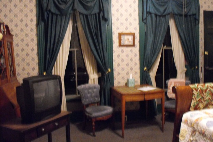 Empire House Hotel