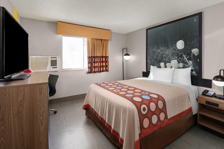 Super 8 by Wyndham Kent / Akron Area