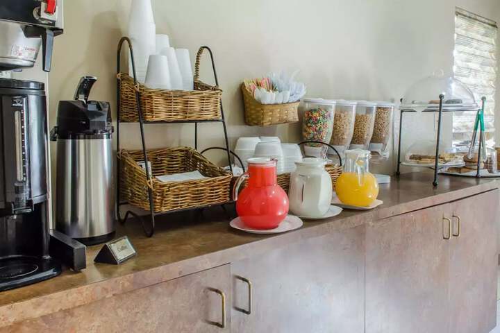 Breakfast/Coffee Service 29 of 32