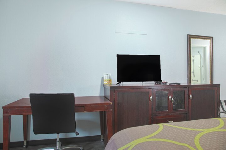 Room 13 of 35