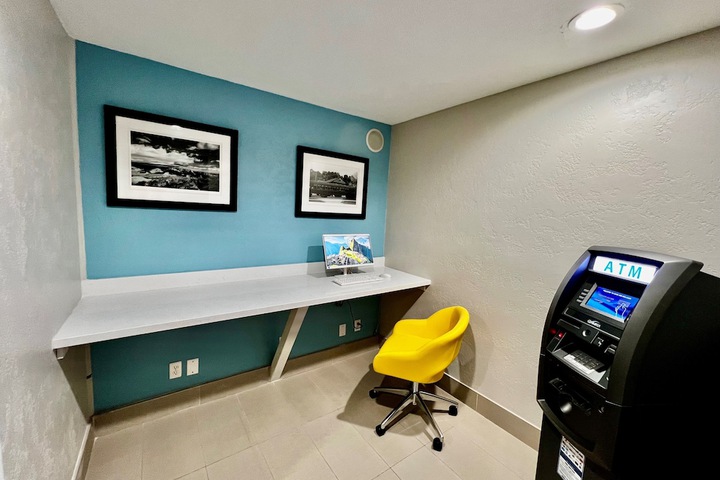 Business Center 77 of 80