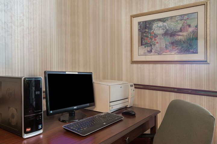 Business Center 31 of 31