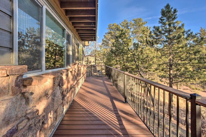 mountain Haven w / Deck + Pikes Peak Views!