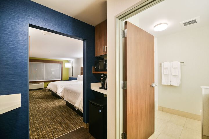 Room 25 of 53
