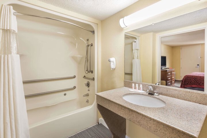 Room 14 of 21