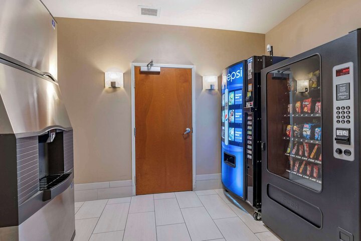 Comfort Inn Hebron-Lowell Area