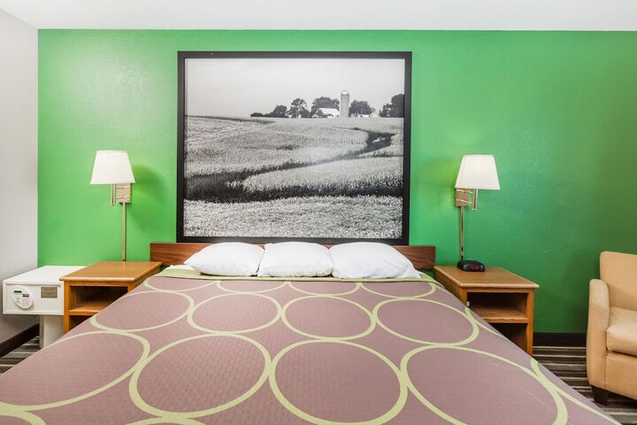 Room 14 of 16