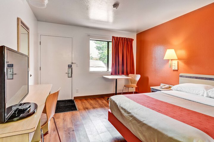 Room 28 of 33