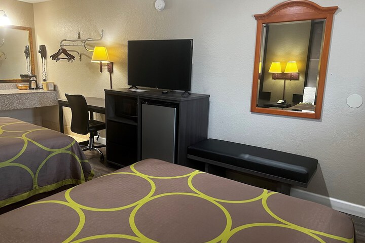 Room 17 of 35