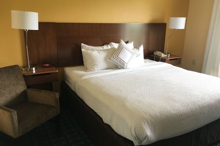 Room 52 of 76