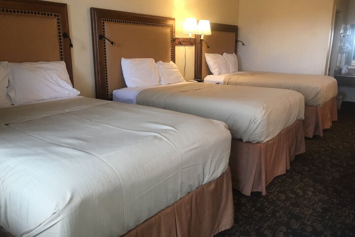 Travelers Inn & Suites