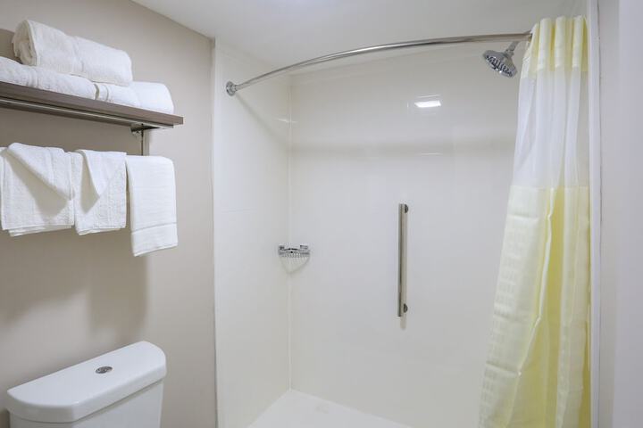 Room 9 of 24