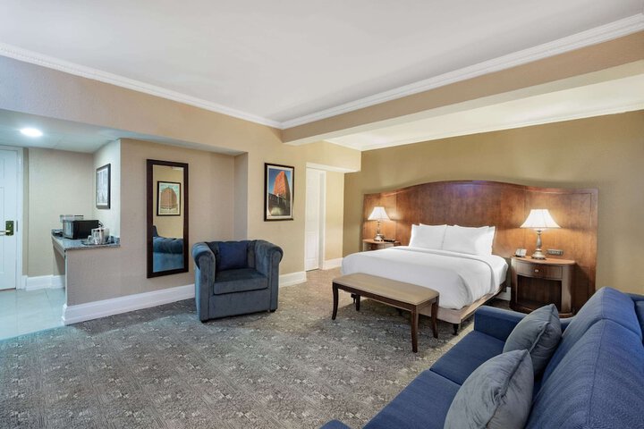 Room 32 of 59