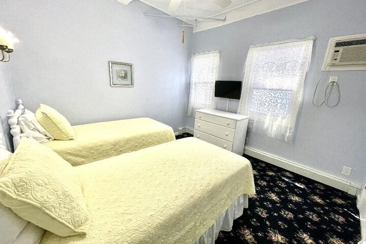 Room 16 of 27