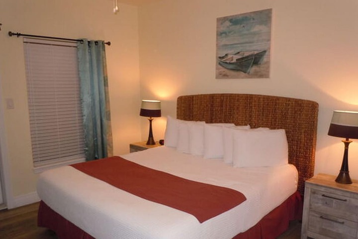 Beachgate CondoSuites and Oceanfront Resort