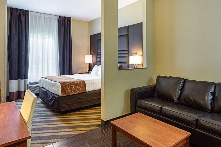 Comfort Suites near Tanger Outlet Mall