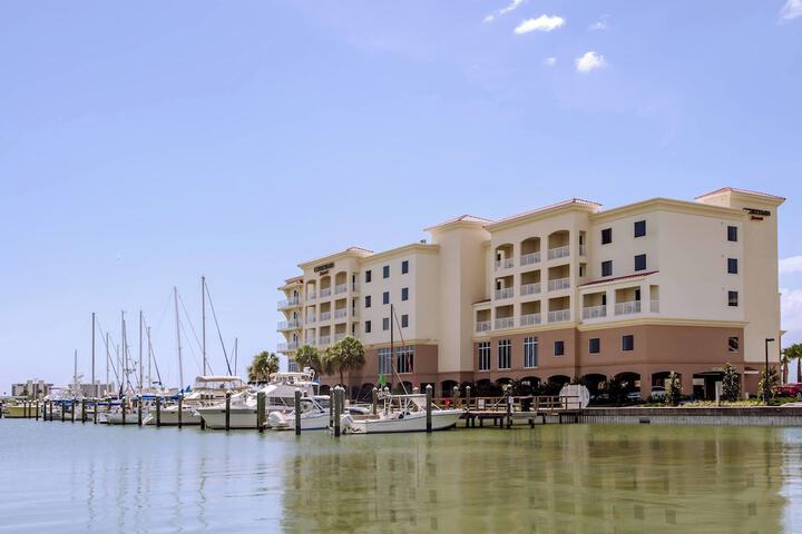 Courtyard St. Petersburg Clearwater / Madeira Beach