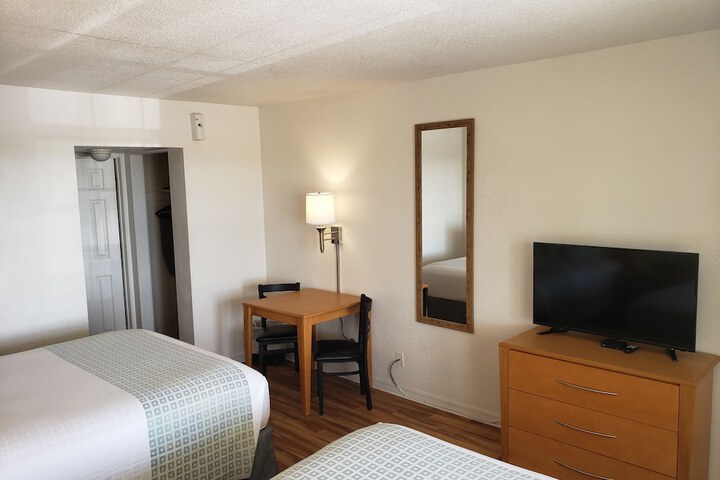 Room 15 of 33