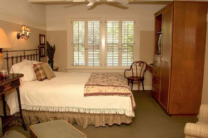 Room 42 of 119