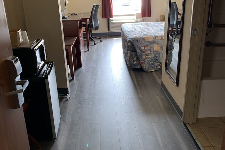 Room 6 of 9