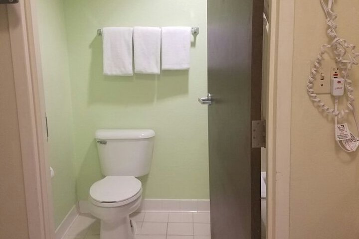 Room 8 of 24