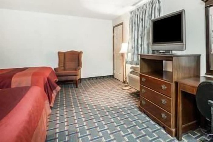 Room 12 of 19