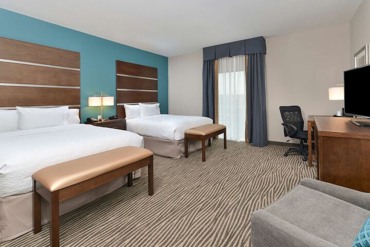 Hampton Inn & Suites Des Moines Downtown