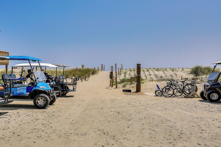 Coastal North Carolina Retreat: Half Mile to Beach