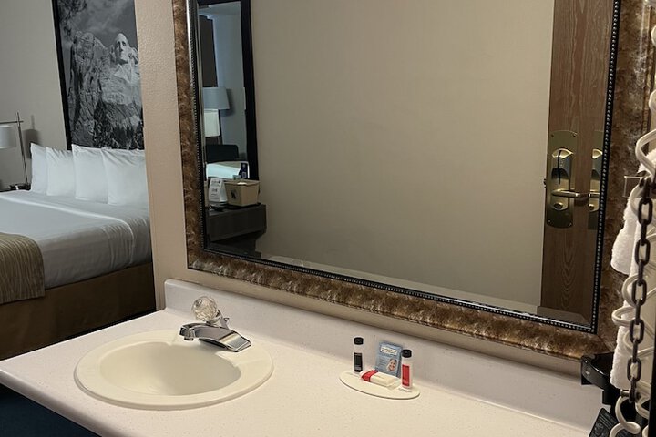Room 4 of 26