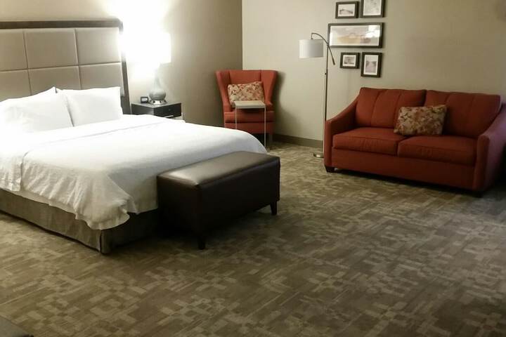 Room 12 of 25