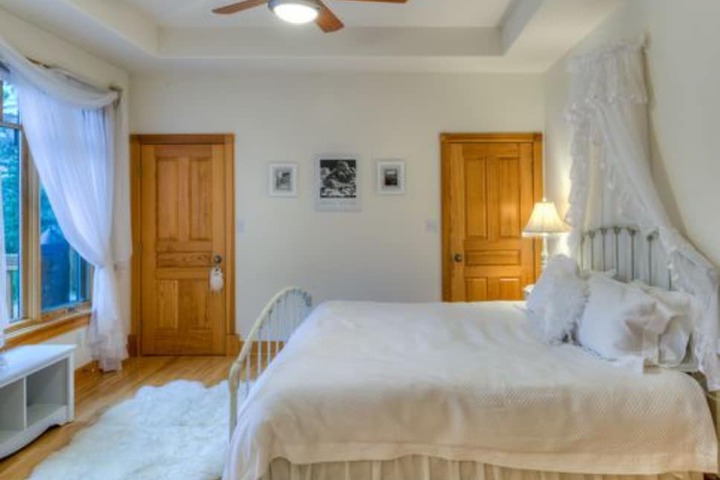 Room 9 of 40