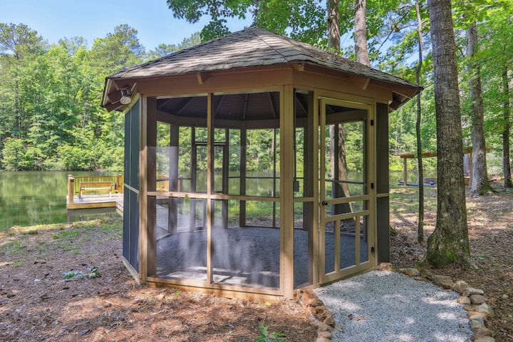 Lakefront Hamilton Cabin w / Dock & Fire Pit!