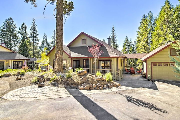 Charming Chester Home w / Furnished Porch!