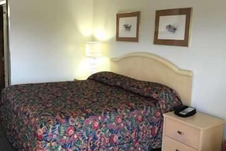 Room 8 of 34