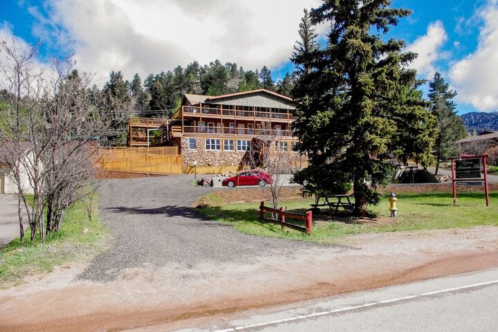 The Green Mountain Falls Lodge