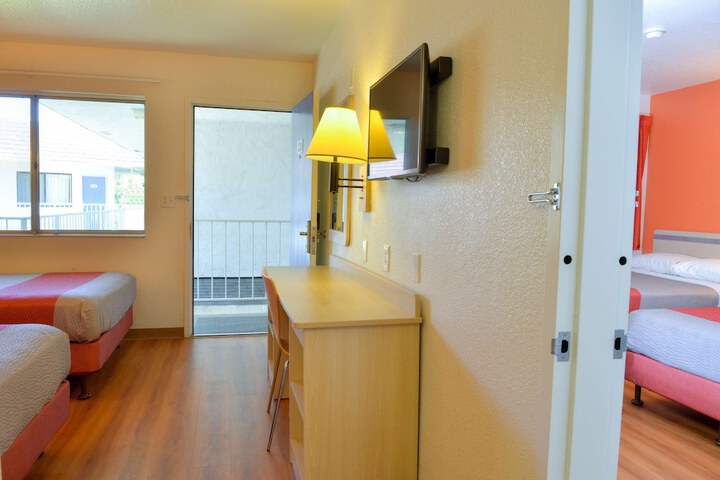 Room 14 of 34