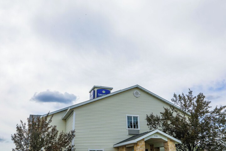 Evansville Inn & Suites by OYO