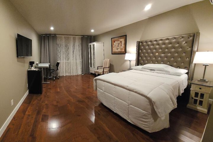 Room 11 of 25