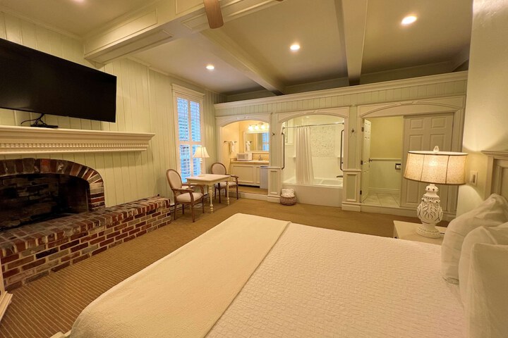 Room 30 of 46