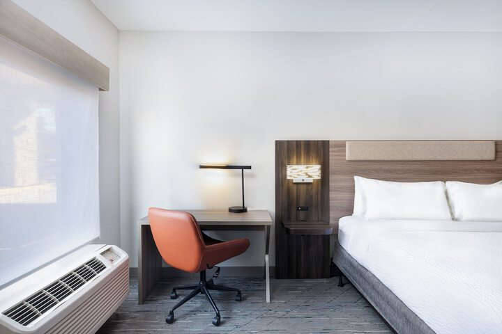 Holiday Inn Express Atlanta West - Theme Park Area by IHG