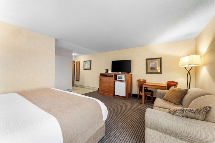 Room 32 of 38