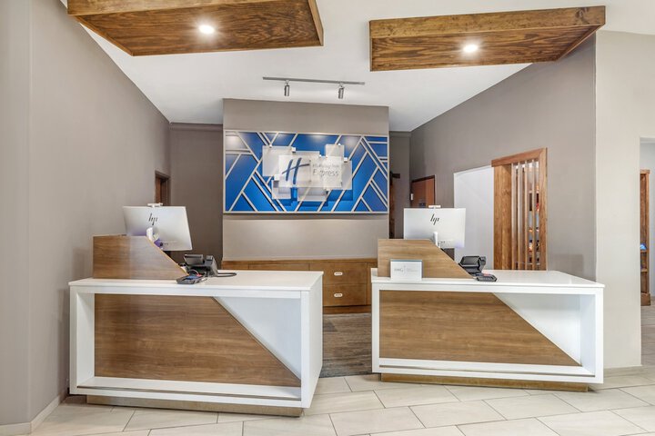 Hotel 7 of 43