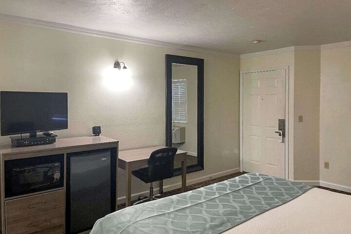 Room 25 of 48