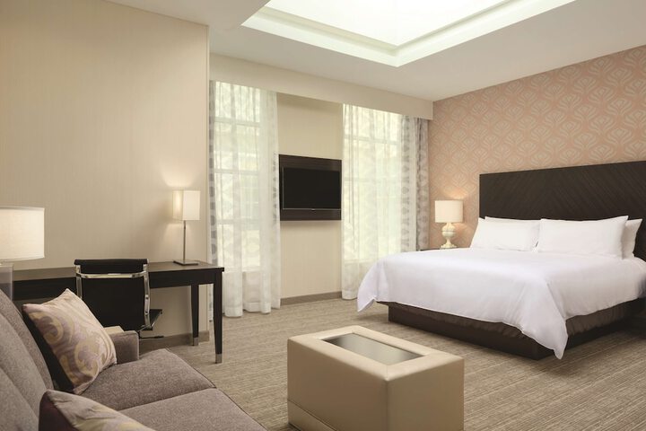 Room 30 of 82